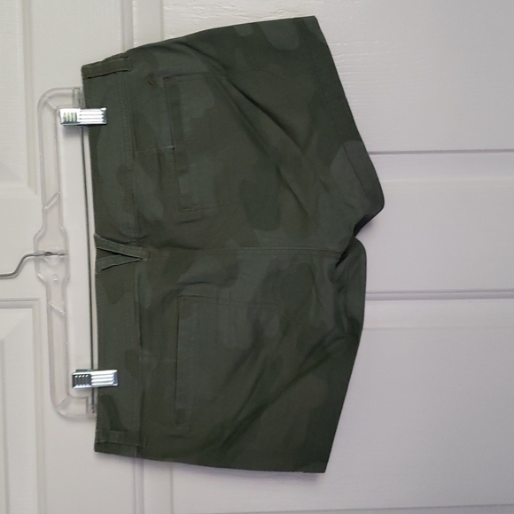 AE camo shorts - Picture 2 of 4